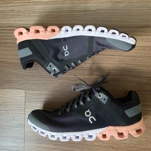 BRAND NEW Womens On Cloud size 8